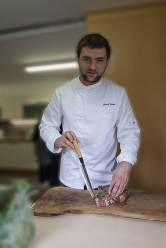 Chef Borut Jovan uporablja kuhinjske nože CHROMA